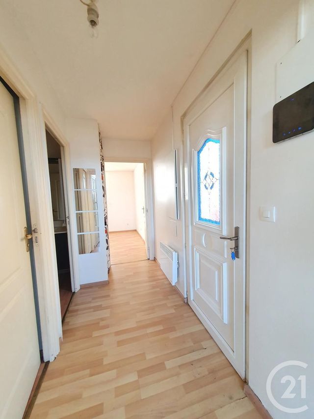 Afficher la photo en grand Appartement F4 à vendre - 4 pièces - 64.01 m2 - CHAMPAGNE SUR OISE - 95 - ILE-DE-FRANCE - Century 21 Osmose