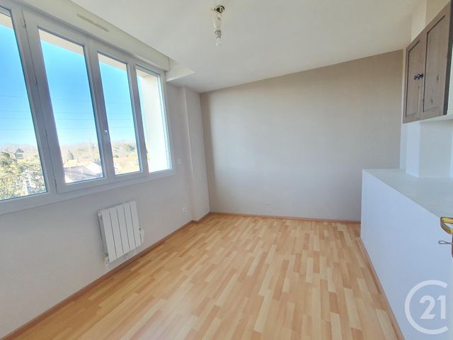 Afficher la photo en grand Appartement F4 à vendre - 4 pièces - 64.01 m2 - CHAMPAGNE SUR OISE - 95 - ILE-DE-FRANCE - Century 21 Osmose