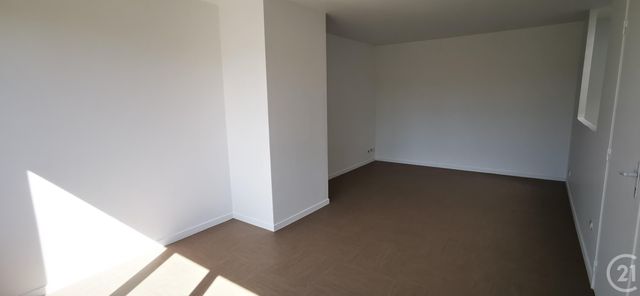Afficher la photo en grand Appartement F3 à vendre - 3 pièces - 70.11 m2 - PONTOISE - 95 - ILE-DE-FRANCE - Century 21 Osmose
