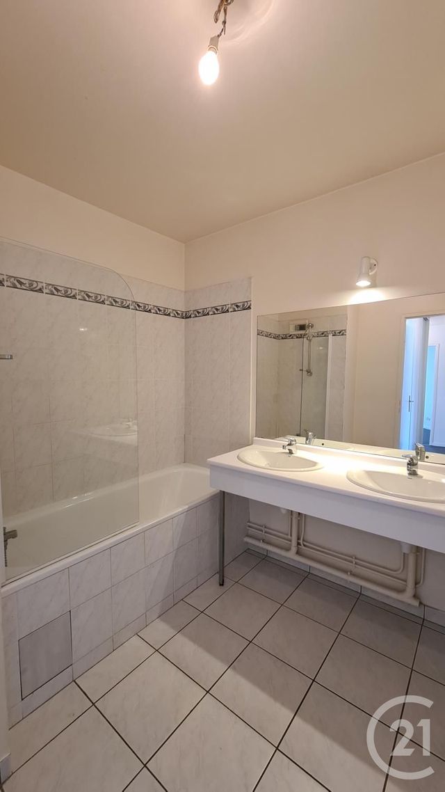 Afficher la photo en grand Appartement F4 à vendre - 4 pièces - 89.2 m2 - PONTOISE - 95 - ILE-DE-FRANCE - Century 21 Osmose