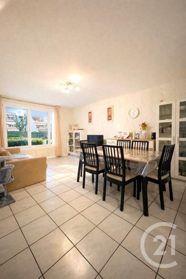 Appartement F4 à vendre - 4 pièces - 80.94 m2 - PONTOISE - 95 - ILE-DE-FRANCE - Century 21 Osmose