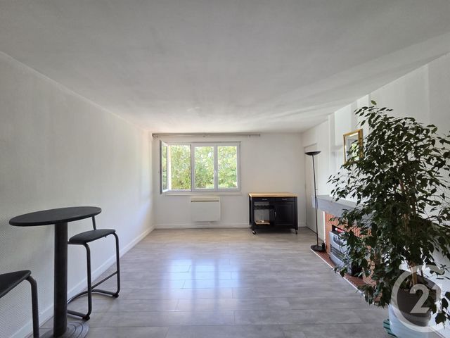 Appartement F2 à vendre - 2 pièces - 50.56 m2 - PONTOISE - 95 - ILE-DE-FRANCE - Century 21 Osmose