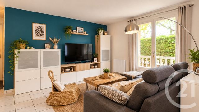 Appartement F2 à vendre - 2 pièces - 47.56 m2 - VAUREAL - 95 - ILE-DE-FRANCE - Century 21 Osmose